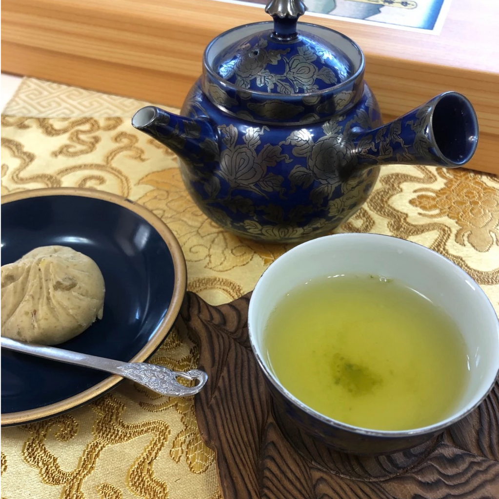 お茶請けに栗きんとん
