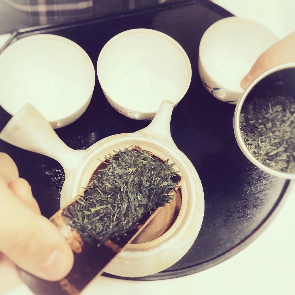 お茶を淹れる